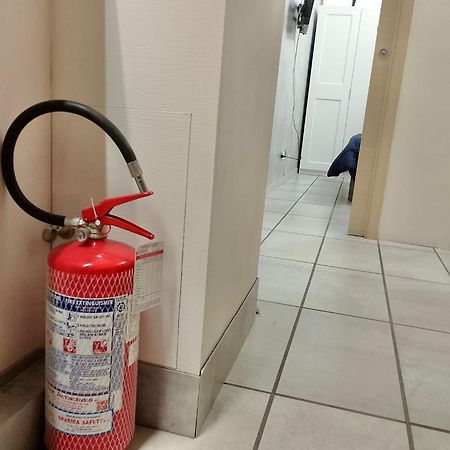 "R&P Apartment", Short Term Stay, Elegant Design, Bisceglie Metro Station, Easy For San Siro And Fiera Milano, Free Parking Ngoại thất bức ảnh