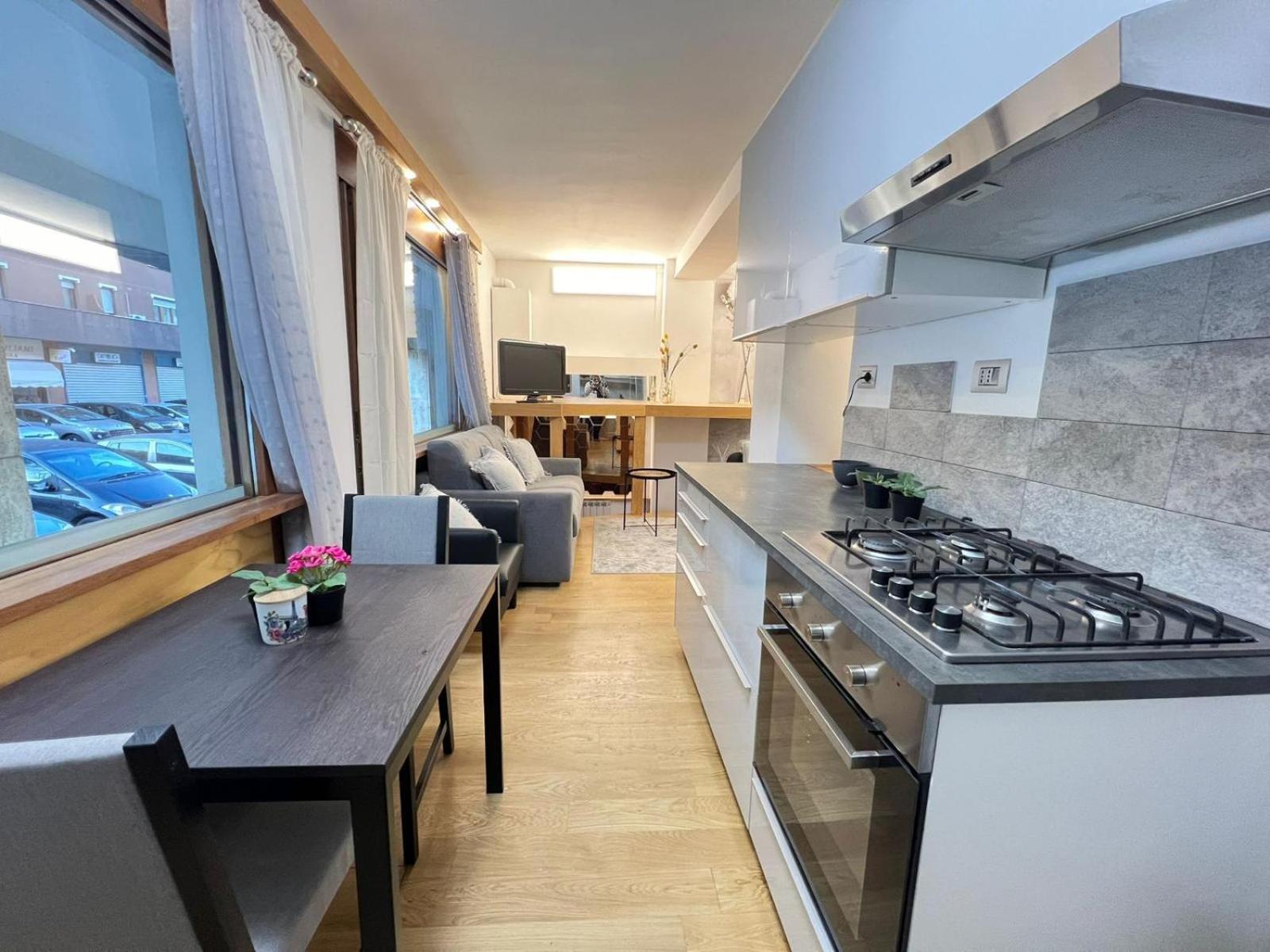 "R&P Apartment", Short Term Stay, Elegant Design, Bisceglie Metro Station, Easy For San Siro And Fiera Milano, Free Parking Ngoại thất bức ảnh