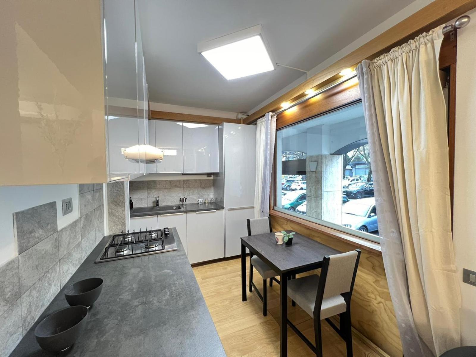 "R&P Apartment", Short Term Stay, Elegant Design, Bisceglie Metro Station, Easy For San Siro And Fiera Milano, Free Parking Ngoại thất bức ảnh