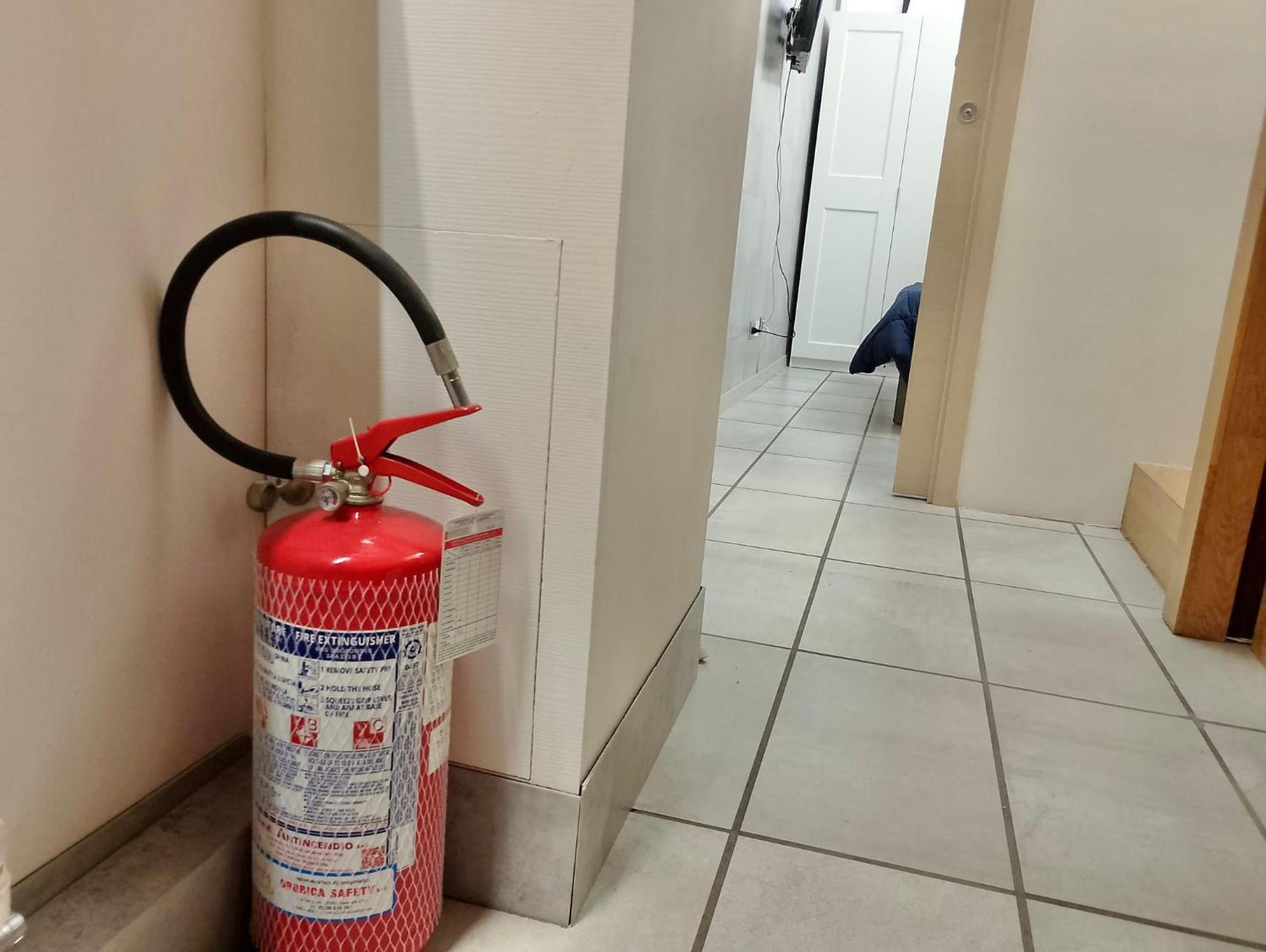 "R&P Apartment", Short Term Stay, Elegant Design, Bisceglie Metro Station, Easy For San Siro And Fiera Milano, Free Parking Ngoại thất bức ảnh